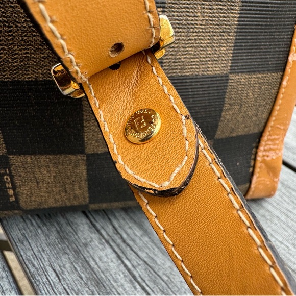 Rare Vintage Checked Fendi Accordion Crossbody Bag - Picture 13 of 16